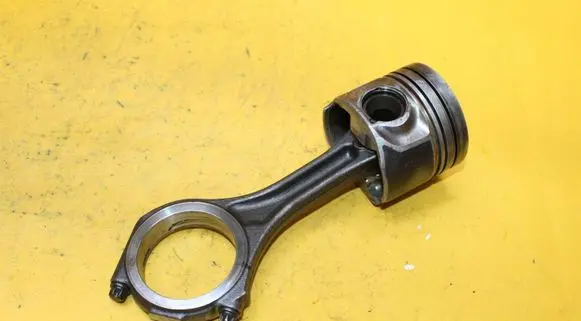 Audi Q7 4L Piston with connecting rod