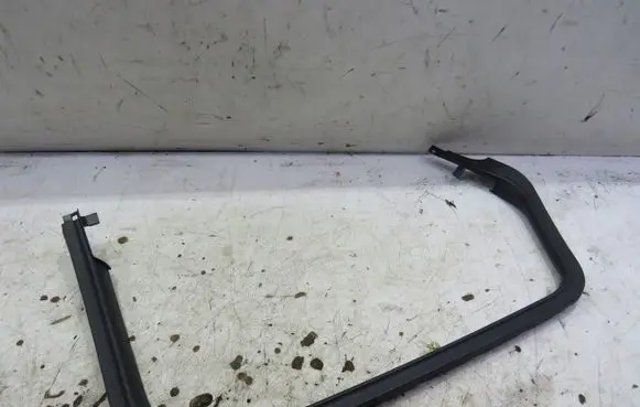 Opel Astra K Rear door window/glass frame GMAUTO4574097