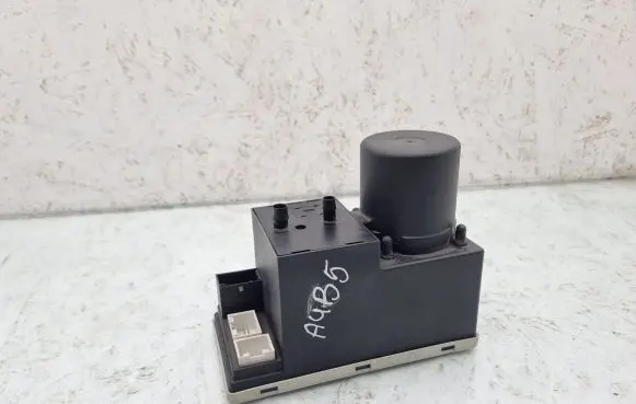 Audi A4 S4 B5 8D Central locking vacuum pump 8L0862257