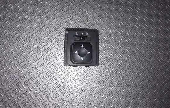 Wing mirror switch