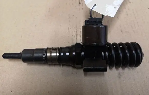 Volkswagen Touran I Fuel injector 03G130073G