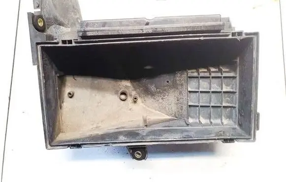 Mitsubishi Carisma Air filter box