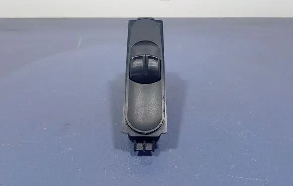 Mercedes-Benz Vito Viano W639 Electric window control switch A6395450713