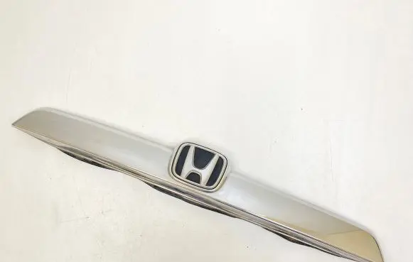 Trunk door license plate light bar