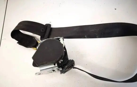 Middle seatbelt (rear)