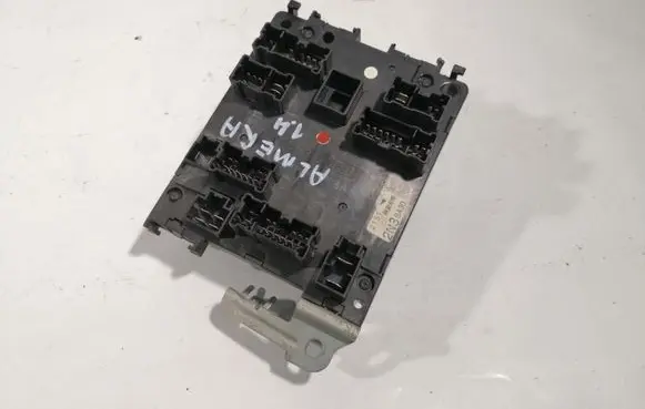 Nissan Almera Fuse module 243502N300H 21512N38A30