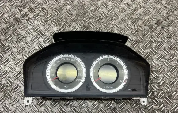 Volvo V70 Speedometer (instrument cluster) 31270901AA