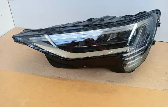Audi E-tron GT Headlight/headlamp 4KE941035