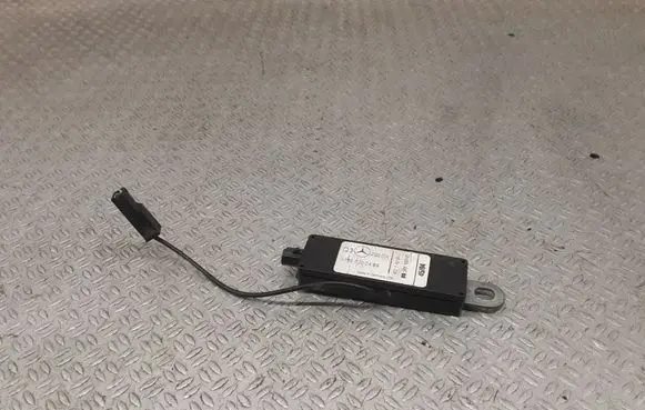 Mercedes-Benz A W169 Aerial antenna amplifier A1698200489