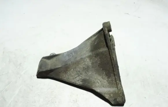 Volkswagen PASSAT B5 Engine mounting bracket 8D0199308L