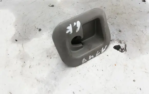 BMW 5 E39 Parcel shelf load cover mount bracket 8235611