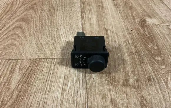 Nissan Almera Tino Headlight level height control switch 36997B D11405