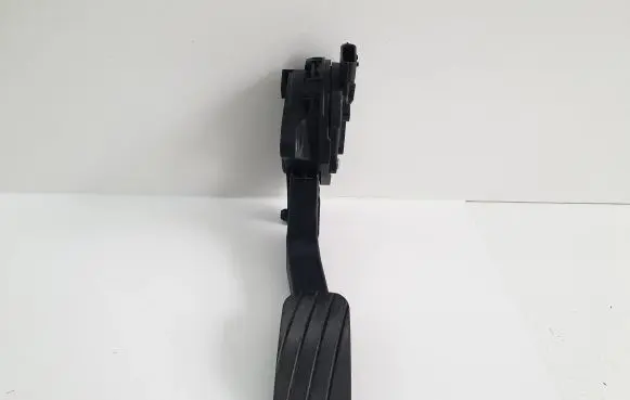 Opel Movano B Accelerator throttle pedal 8200672367C 16870000