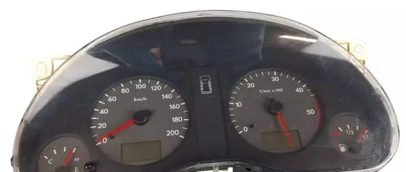 Speedometer (instrument cluster)
