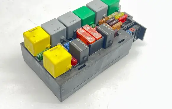 Mercedes-Benz ML W164 Fuse module A1645400672