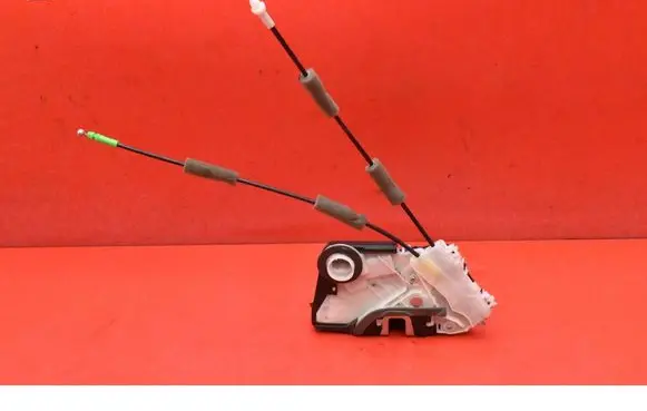 Toyota Yaris Front door lock M7313660