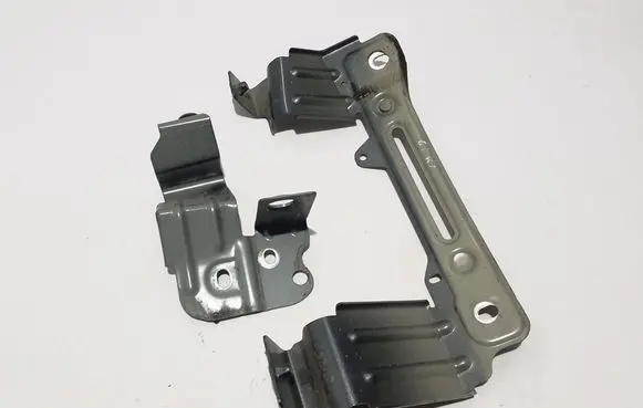 Audi Q8 Fender mounting bracket 4M8821431