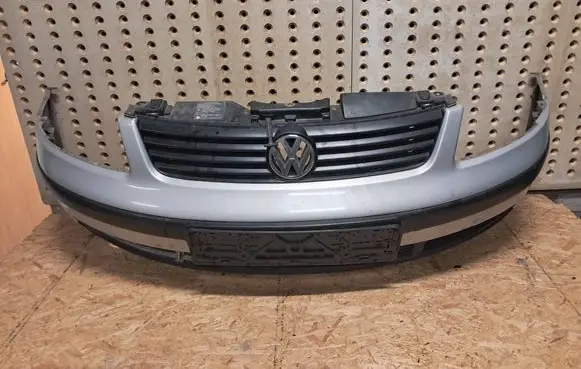 Volkswagen PASSAT B5 Front bumper 1264080826