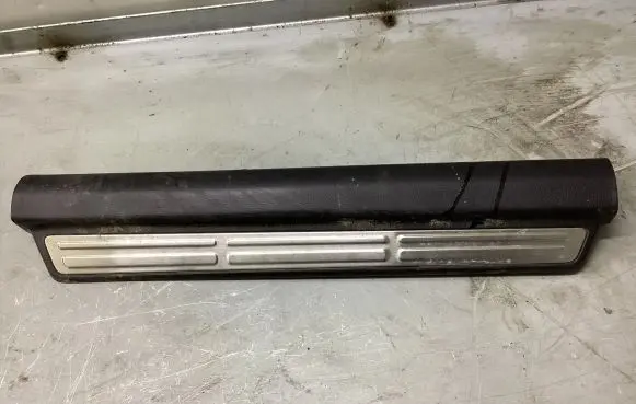 Mitsubishi Outlander Front sill trim cover MN124827