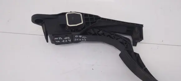 Mercedes-Benz ML W164 Accelerator throttle pedal A1643000004