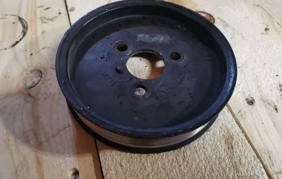 BMW X3 E83 Power steering pump pulley 