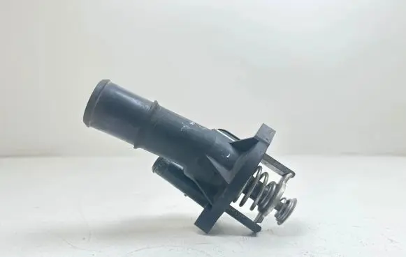 Ford Focus C-MAX Thermostat housing 4M5GEC 5421911