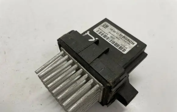 Opel Astra J Heater blower fan relay 13503201