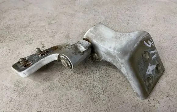 Peugeot Partner Loading door lower hinge 180619213