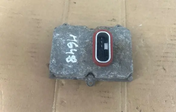 Mercedes-Benz SLK R170 Headlight ballast module Xenon A0028202426 5DF00827900 641069