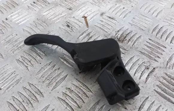 Volkswagen PASSAT B5 Engine bonnet (hood) release handle 3B1823533