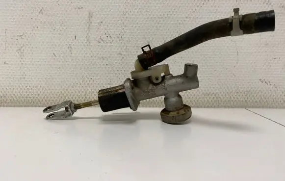 Nissan Almera N16 Clutch master cylinder 306105M000 306105M004 306105M007