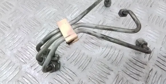 Volvo XC70 Fuel injector supply line/pipe 