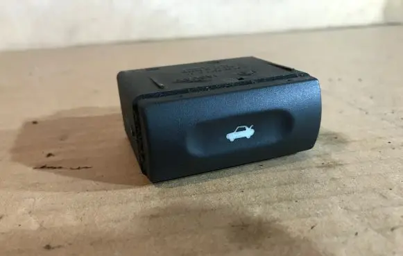 Jaguar XJ X308 Tailgate opening switch 10400961160 10400961190