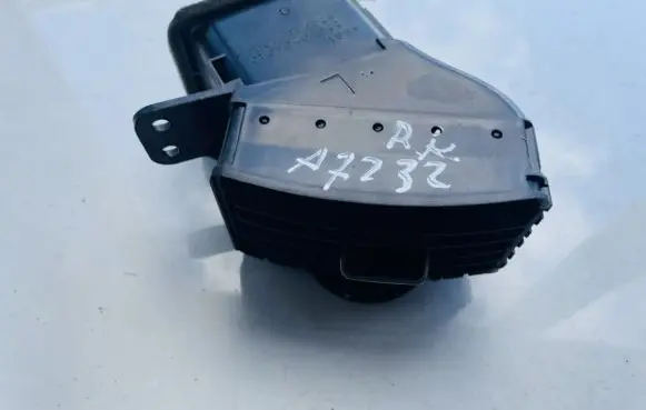 Toyota Corolla Verso AR10 Dash center air vent grill 5565064010 55650-64010