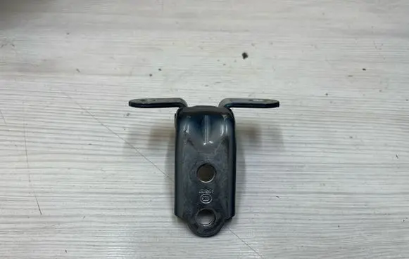 Hyundai ix35 Front door upper hinge A046057