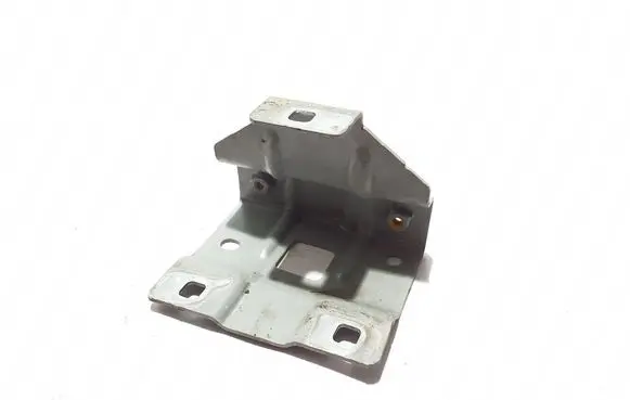 Fender mounting bracket