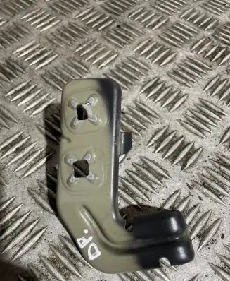 BMW 4 F32 F33 Fender mounting bracket 7255822