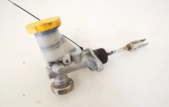 Subaru Forester SF Clutch master cylinder