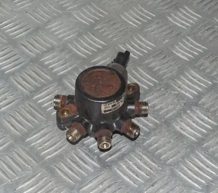 Renault Scenic II - Grand scenic II Fuel main line pipe