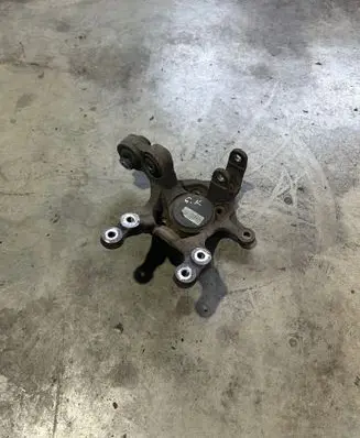 Rear wheel hub