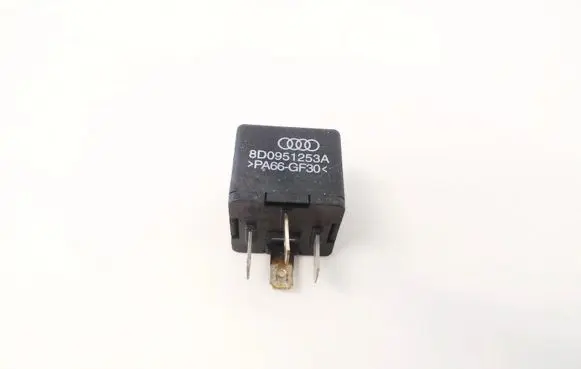Volkswagen PASSAT B5.5 Other relay 8d0951253a