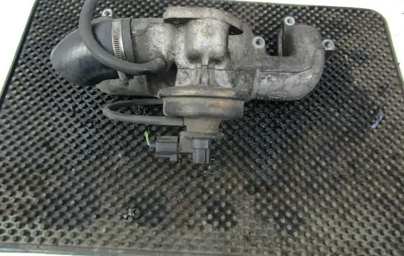 Ford Focus Intake manifold XS4Q9424AG