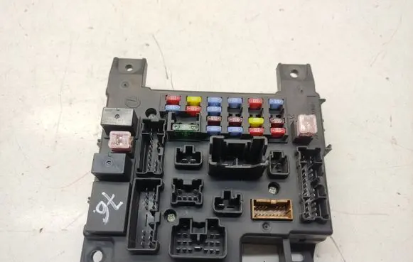 Mitsubishi Outlander Fuse module 8637A318