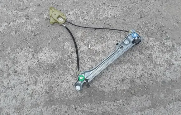 Renault Laguna III Rear window lifting mechanism without motor 974828102 827000001
