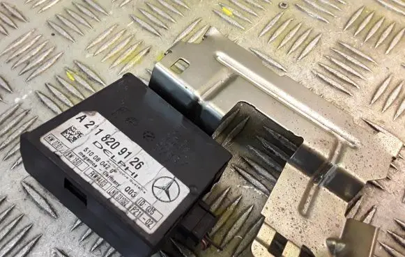 Mercedes-Benz E W211 Alarm control unit/module 2118209126 A2118209126