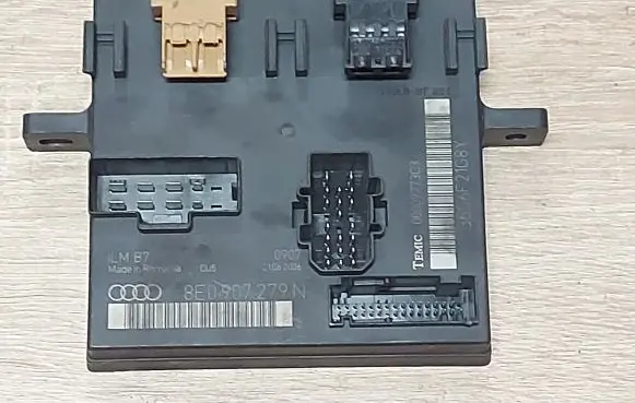 Audi A4 S4 B7 8E 8H Comfort/convenience module 8E0907279N