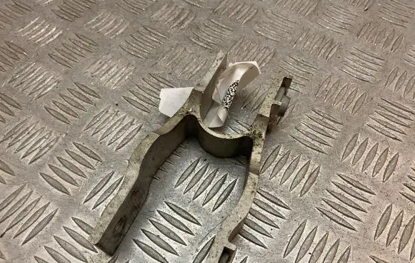 Volvo XC90 Engine mounting bracket 32139936