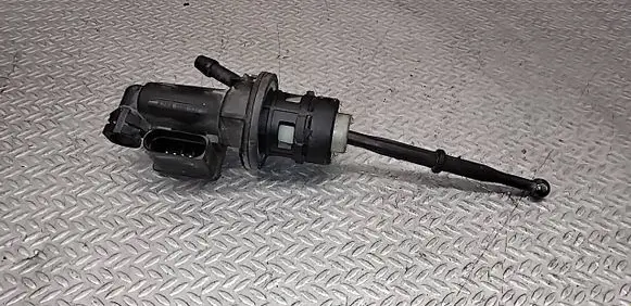 Volkswagen PASSAT B6 Clutch master cylinder 6284000137