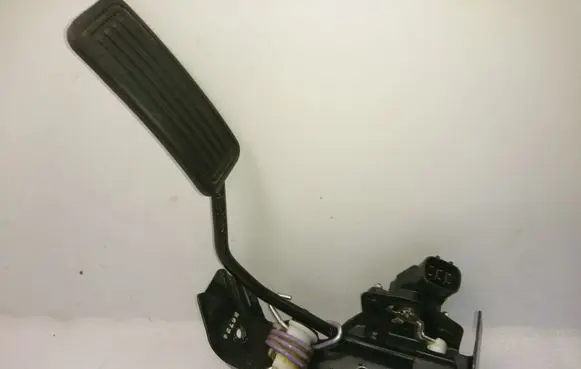 Toyota Avensis T250 Accelerator throttle pedal 7801013011 8928152021
