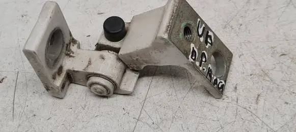 Volkswagen Up Front door lower hinge 7N0831402